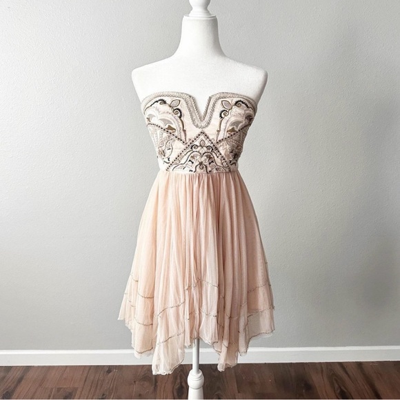 Free People Dresses & Skirts - Free People Embroidered Bodice Corset Strapless Dress